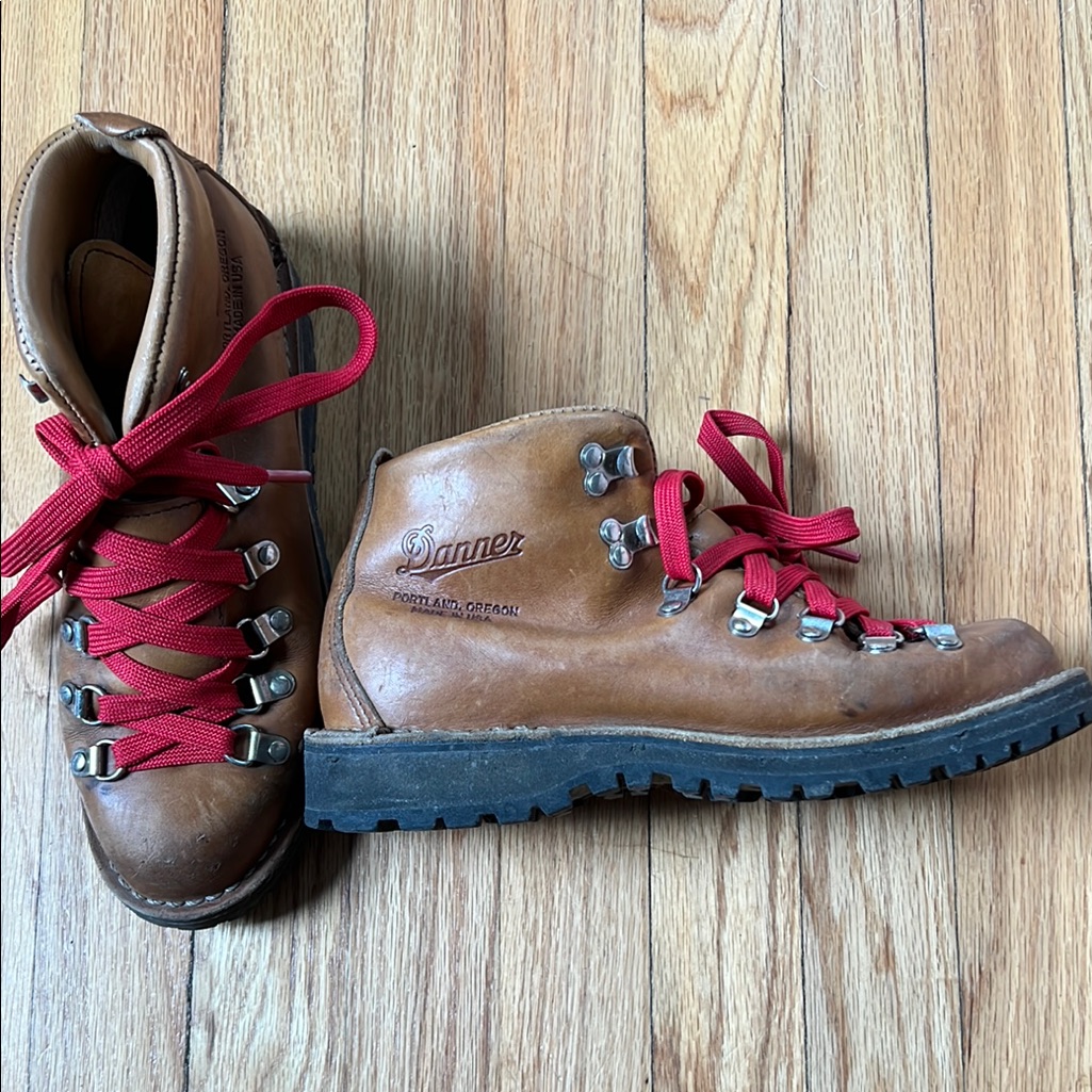Danner Tan Leather Boots With Red Laces
